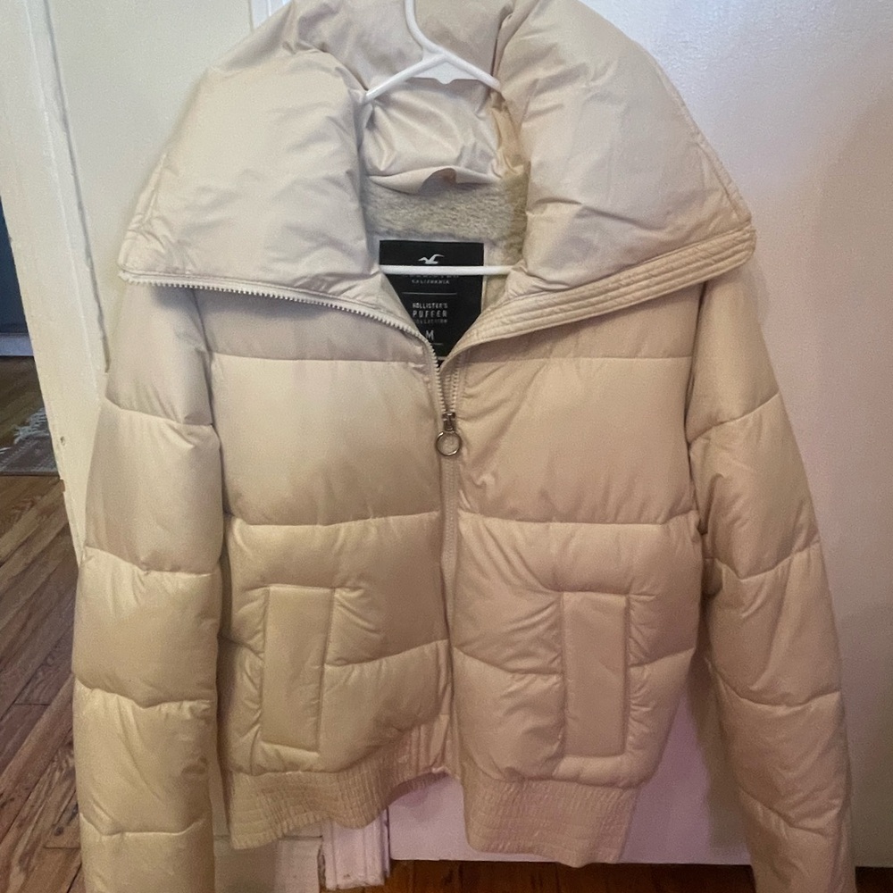 Hollister Cream Quilted Puffer Jacket